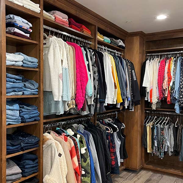 Organized Closet by Busy Bees